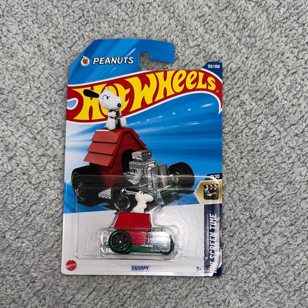 Hot Wheels Peanuts Snoopy HW Screen Time Die-Cast Car NIP